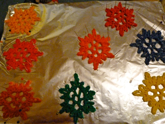 A little joyful job for this evening - pinning out the snow flakes I crocheted for bunting :-)